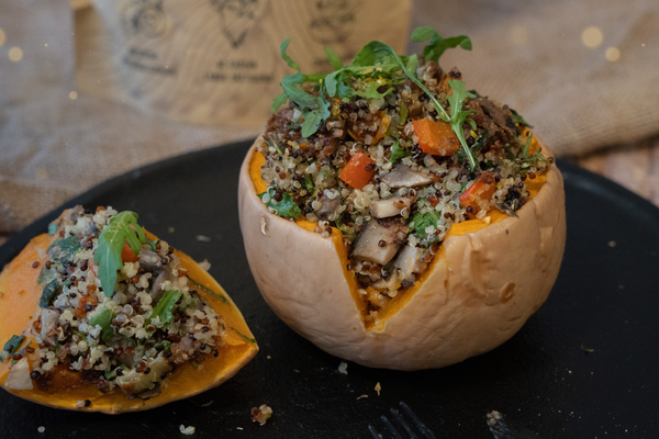 Gefüllter Weihnachts Kürbis mit Quinoa